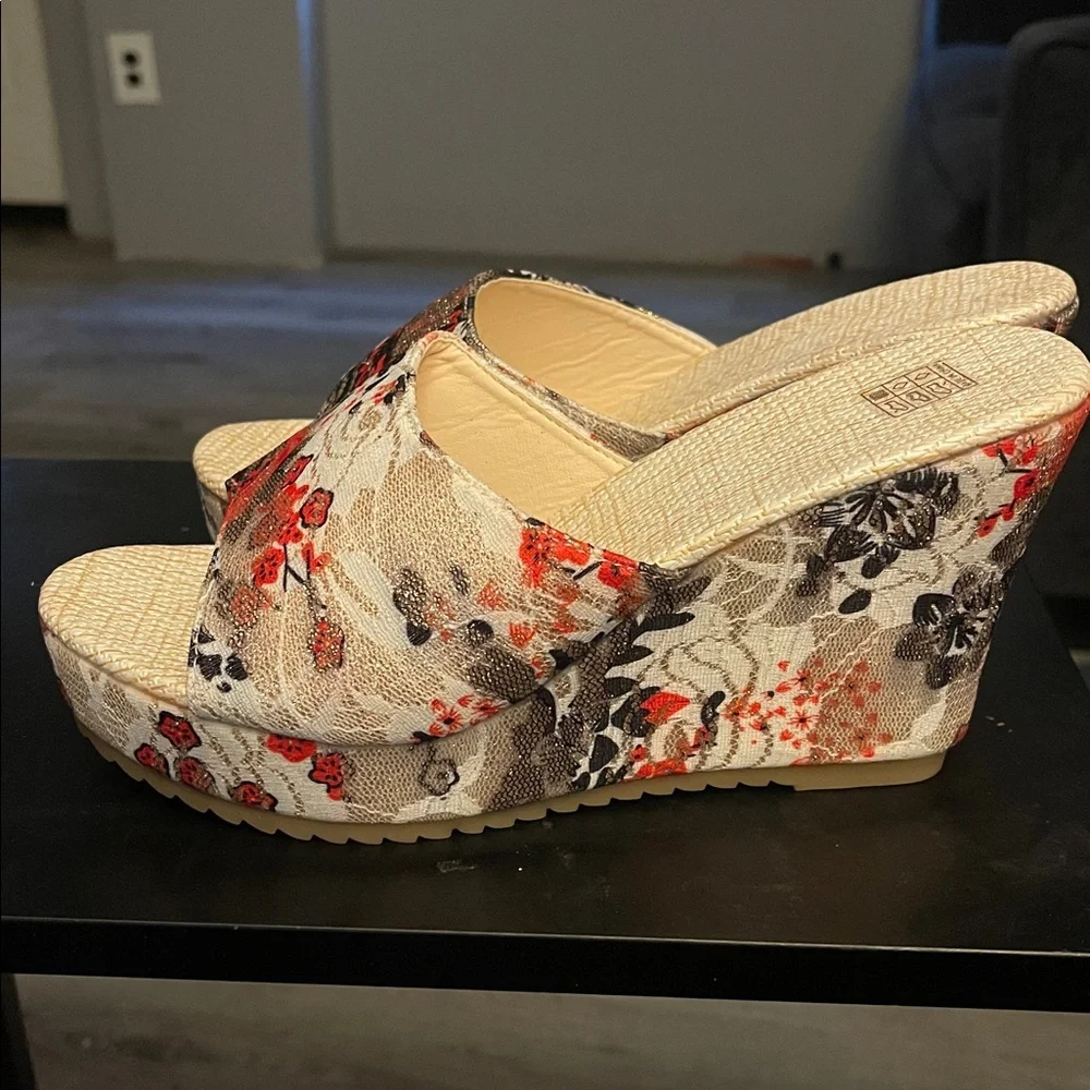 Floral Woven Slide Sandals - Picture 2 of 4